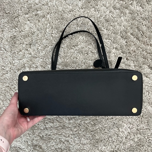 Michael Kors Voyager Saffiano Tote - Picture 2 of 4